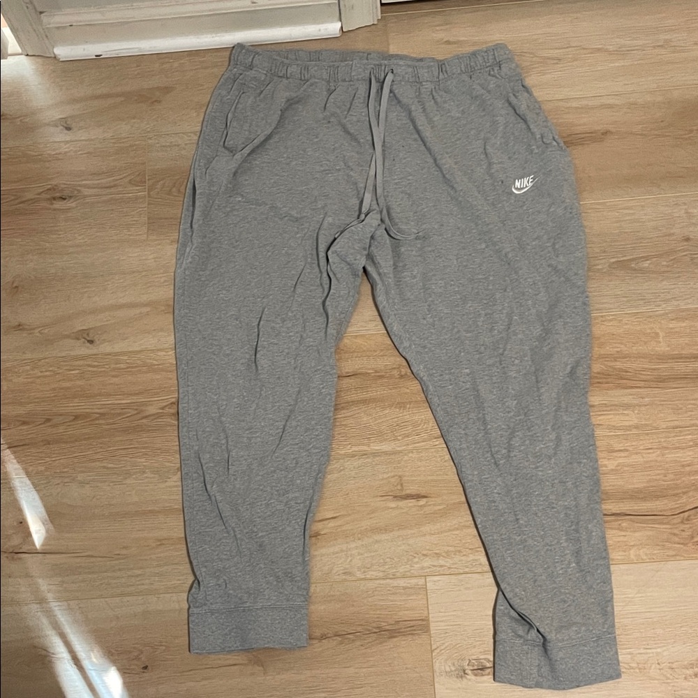 Nike Men's Heather Gray Sweatpants